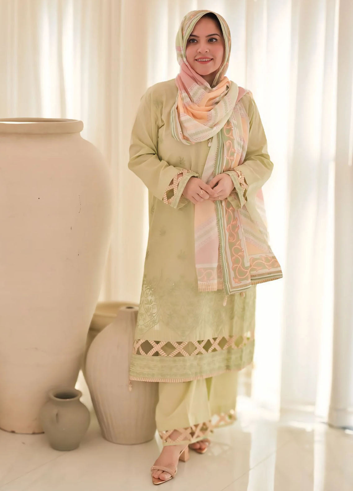 Tarash-e-Gull (Premium Embroidered) Fabrics 3 Piece 11